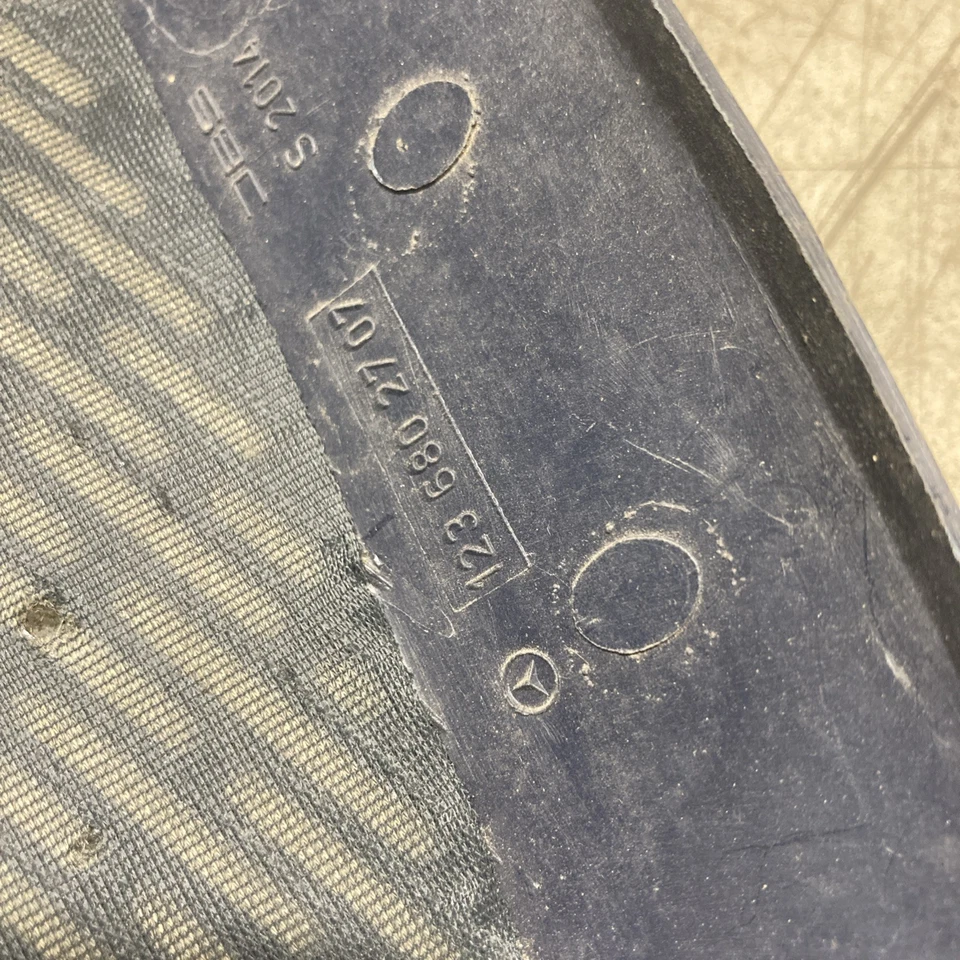 Capa de alto-falante painel frontal direito preta Mercedes W123 1236802707 - Imagem 3 de 3