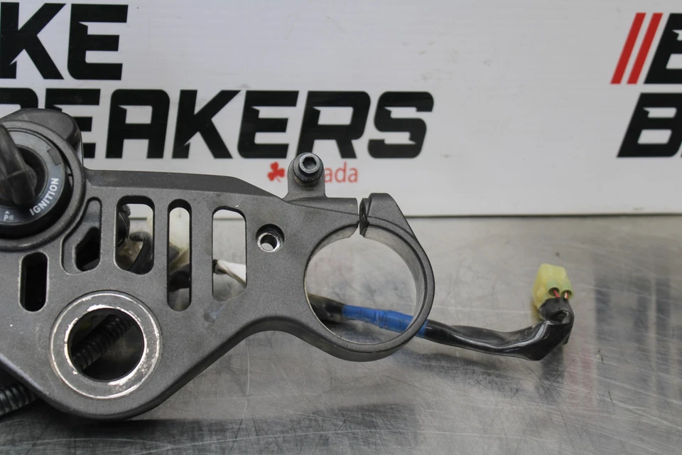 15-17 YAMAHA YZF R1 IGNITION LOCK W KEY & UPPER TREE BB190 - Image 4 of 4