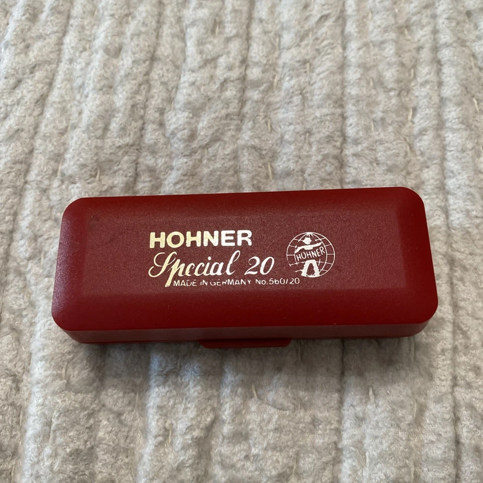 Harmonica Hohner Special 20 con peine metálico, varias llaves Foto 2 de 4