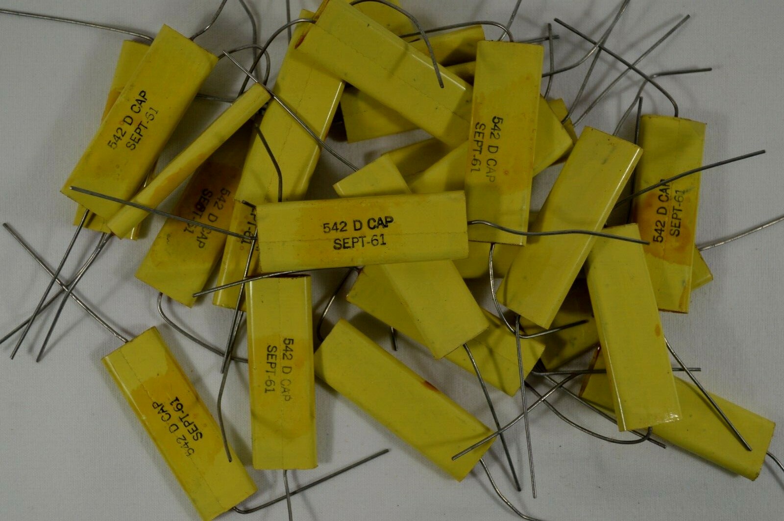LOT of 25 NOS New Vintage 1961 Electronic 542D Capacitors eBay
