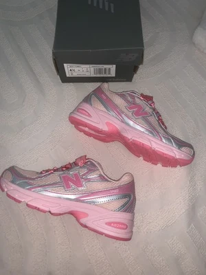 New Balance - Photo 1/4