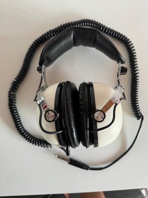 Pioneer SE-50 Over-Ear Stereo-Kopfhörer / 6,35mm Klinke  Schwarz/Weiß mit Koffer