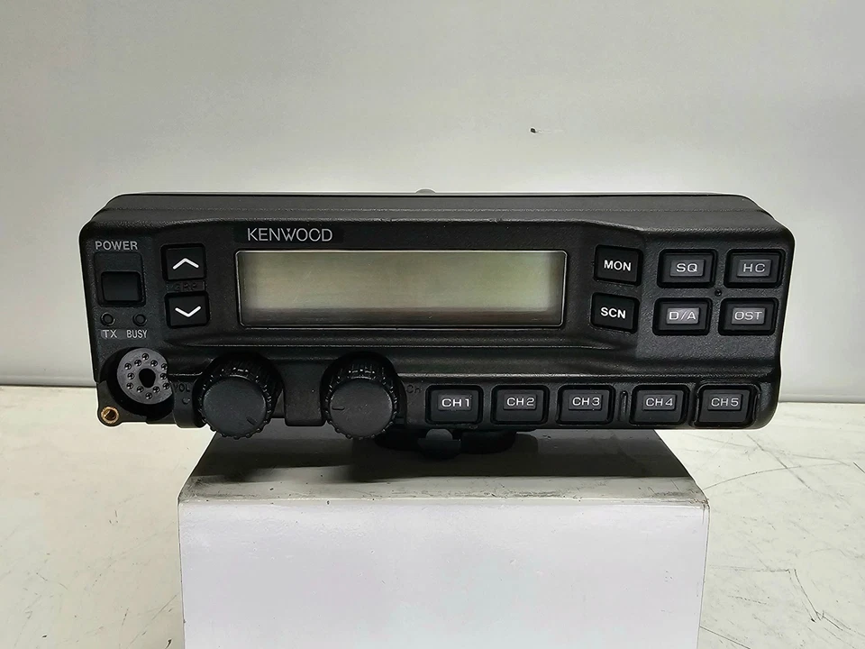 Radio móvil Kenwood TK-790 VHF (148-174 MHz) (montaje avanzado/remoto) Foto 3 de 4