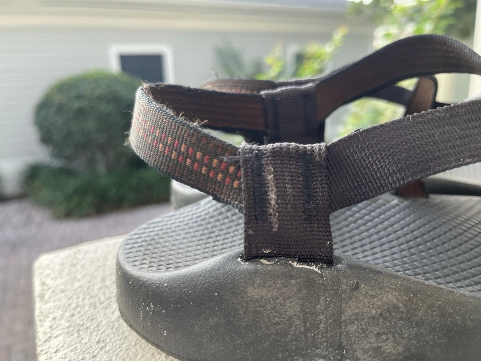 Sandalias deportivas para hombre Chaco Z2 Vibram talla 10 suelas negras correas estampadas Foto 2 de 4