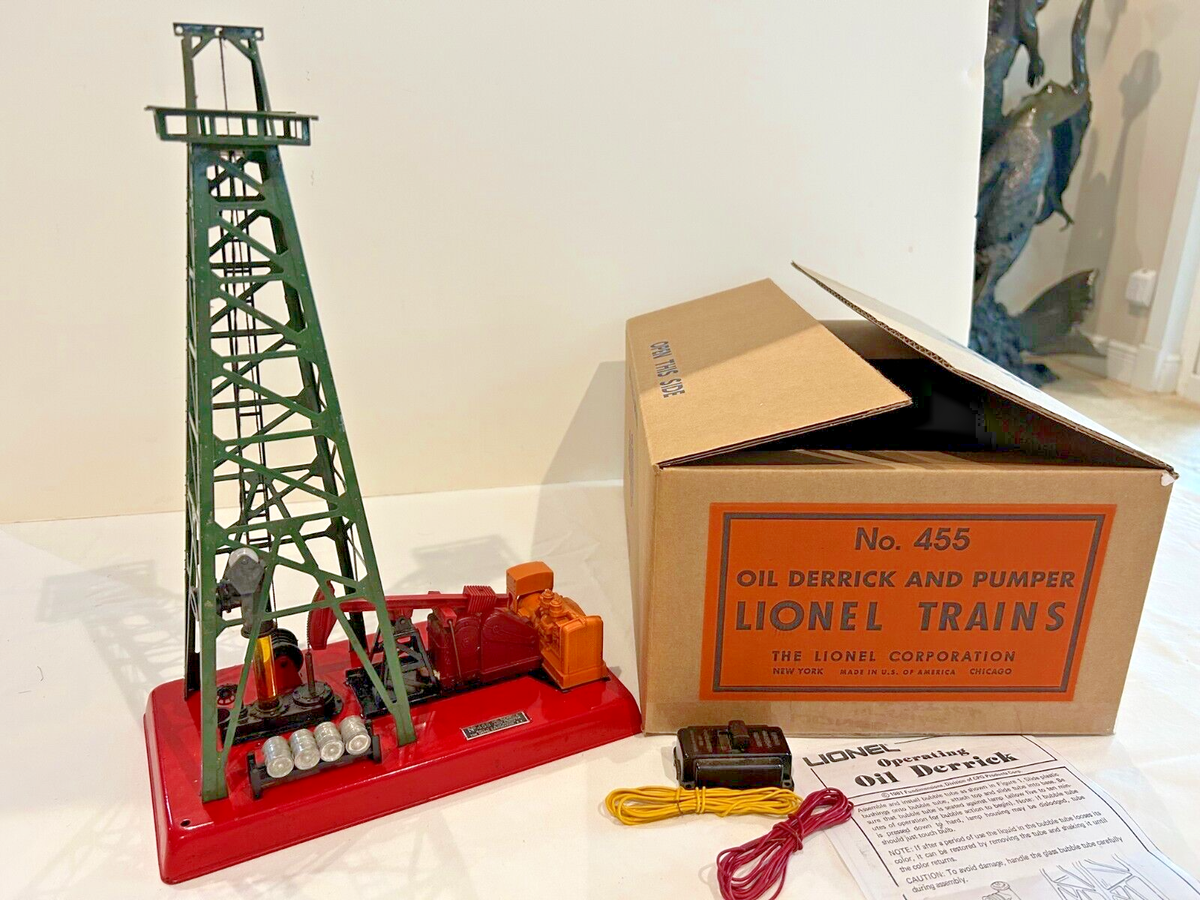 LIONEL #455 #1 OIL DERRICK PUMPER SEMI-GLOSS GREEN RIG~W~RED BASE 