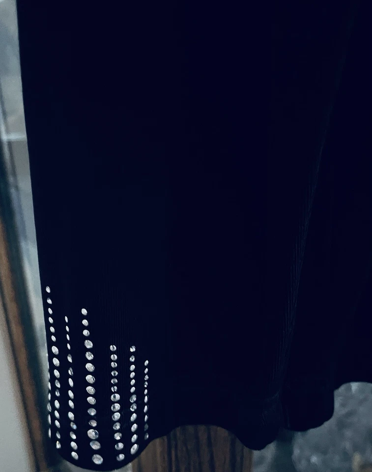 Top CHRISTINE ALEXANDER con pedrería Swarovski y ojales plateados, talla XL Foto 2 de 3