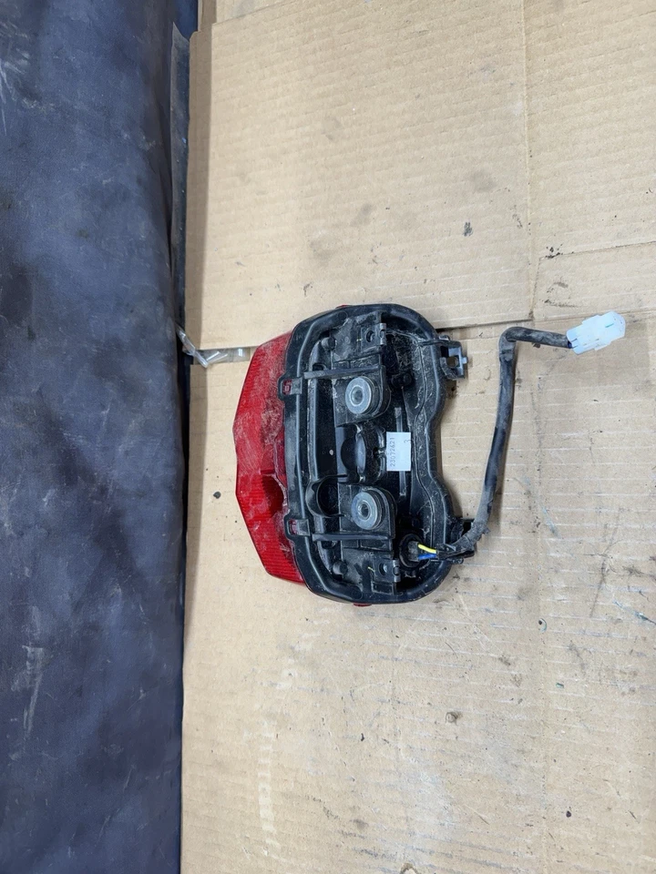 Luz de freno trasera Yamaha FZ10 MT10 2018-2024 OEM Foto 2 de 2