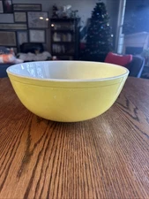 PYREX Yellow Glass Mixing Bowl #404, 4qt, USA, 10" Diameter, 4.5" Tall