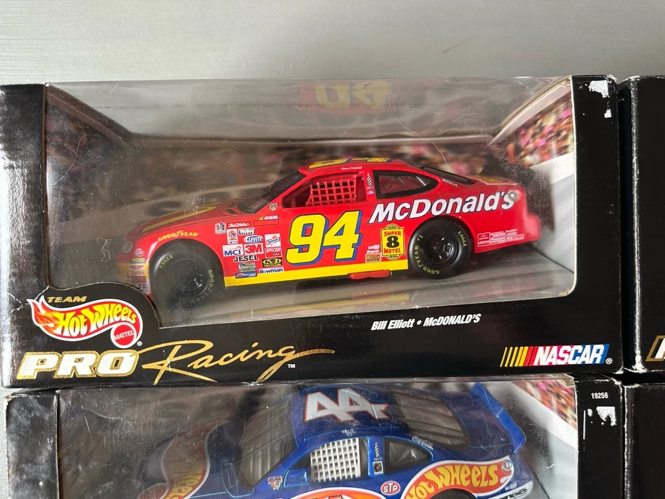 Vintage Hot Wheels Pro Racing 1:24 Die Cast NASCAR Lote (4) Kyle Petty, Etc. - Imagem 2 de 4