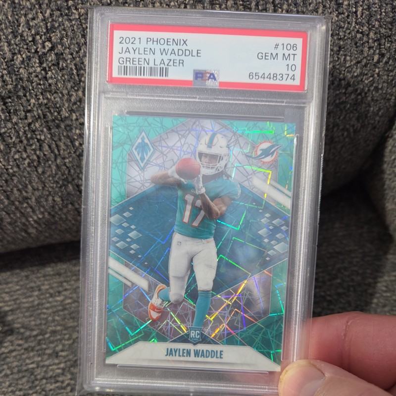 2021 Panini Phoenix - Rookie Jaylen Waddle #106 Green Lazer /25 (RC)