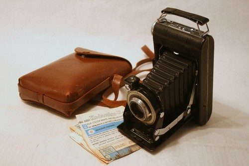 ral VINTAGE 1940'S KODAK VIGILANT SIX-20  FOLDING CAMERA & LEATHER CASE 002000 - Picture 1 of 12