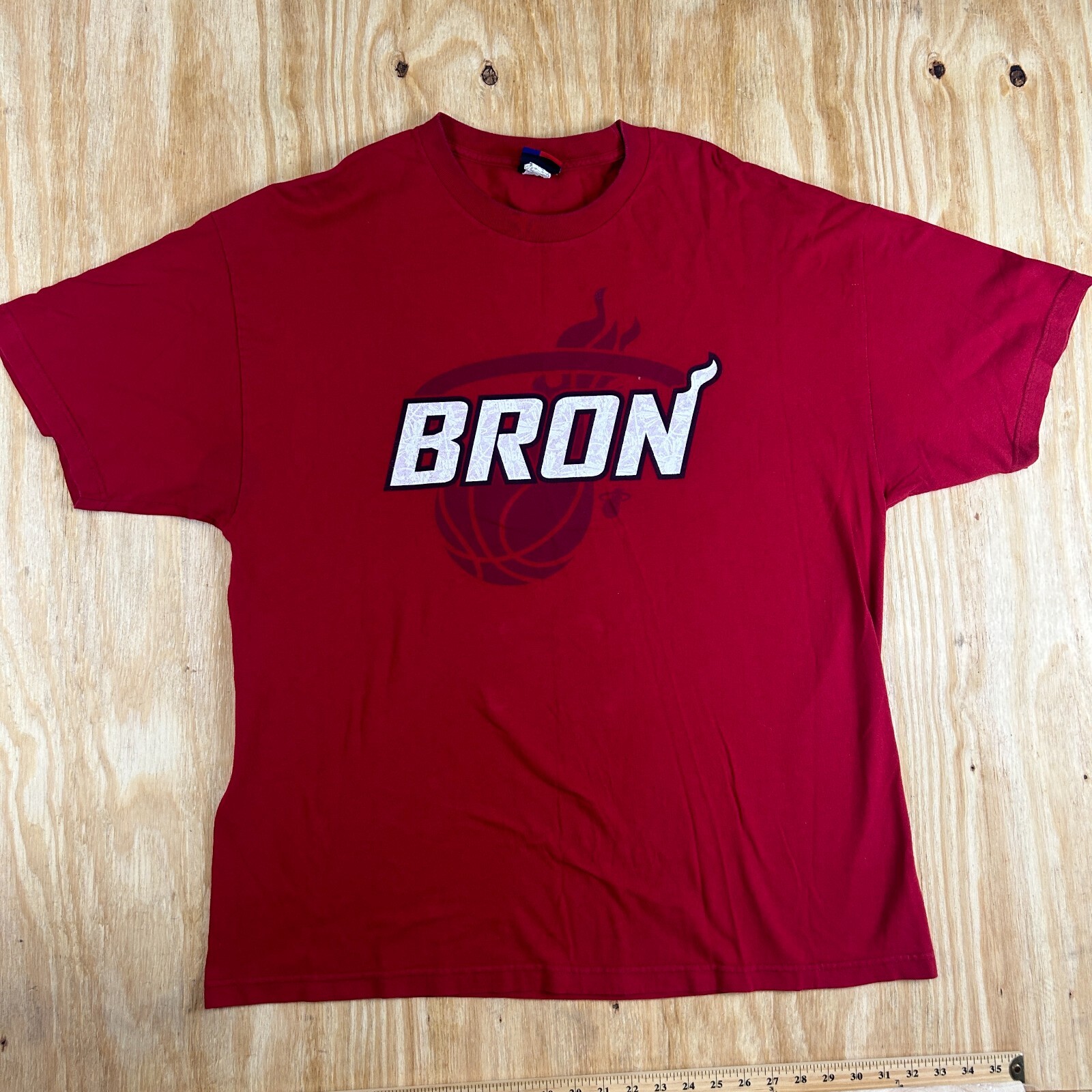 Vintage Majestic NBA LeBron James Miami Heat T-Shirt Short Sleeve Mens 2XL Red