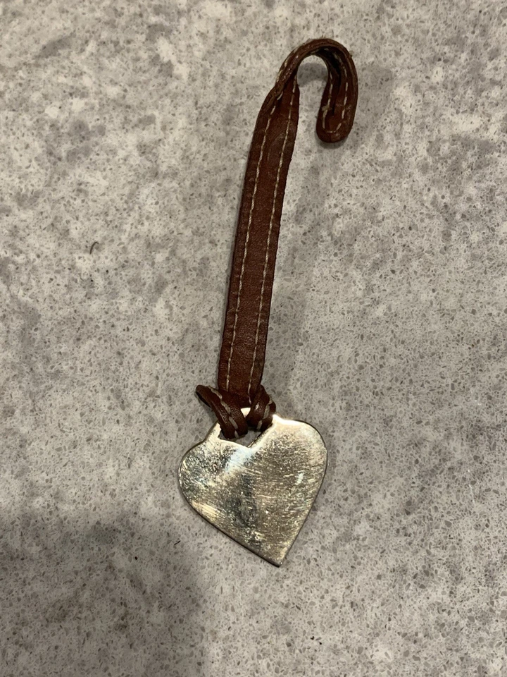 Bolso Dooney & Bourke Vintage Dorado Rosa Metal Esmalte Corazón Dije Correa Cuero Foto 3 de 4