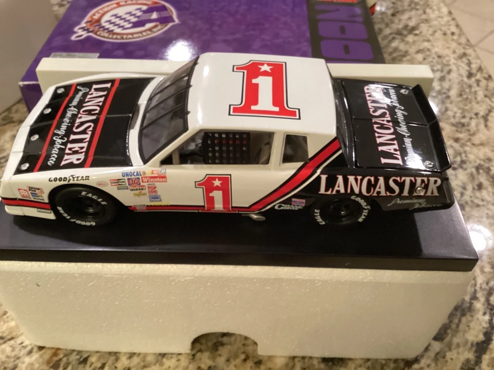 1/24 Acción #1 Davey Allison Lancaster Tobacco 1985 Monte Carlo Foto 2 de 4