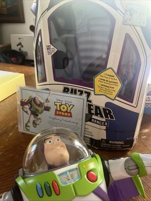 Toy Story Signature Collection Buzz Lightyear Space Action Figure