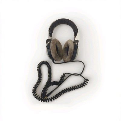 Beyerdynamic DT 880 Pro 250 ohm Semi-open Reference Studio Headphones