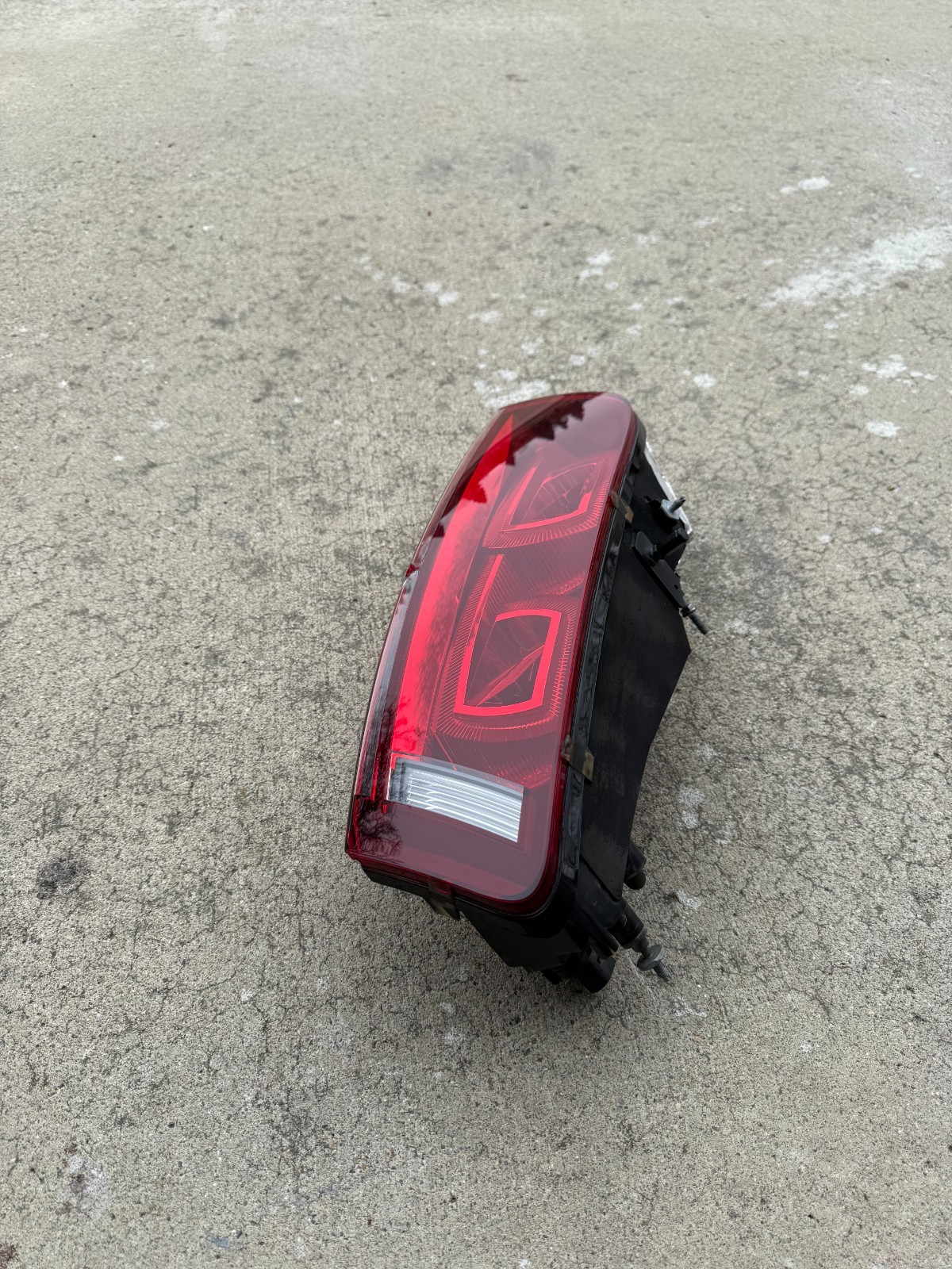 2008-2013 AUDI R8 REAR RIGHT  TAILLIGHT LAMP TAIL LIGHT OEM - Chipped Lens