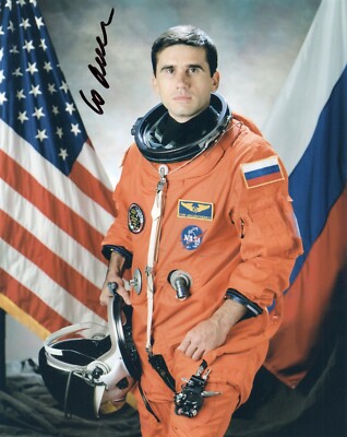 yurinko57　 8x10 Original Autographed Photo of Russian Cosmonaut Yuri