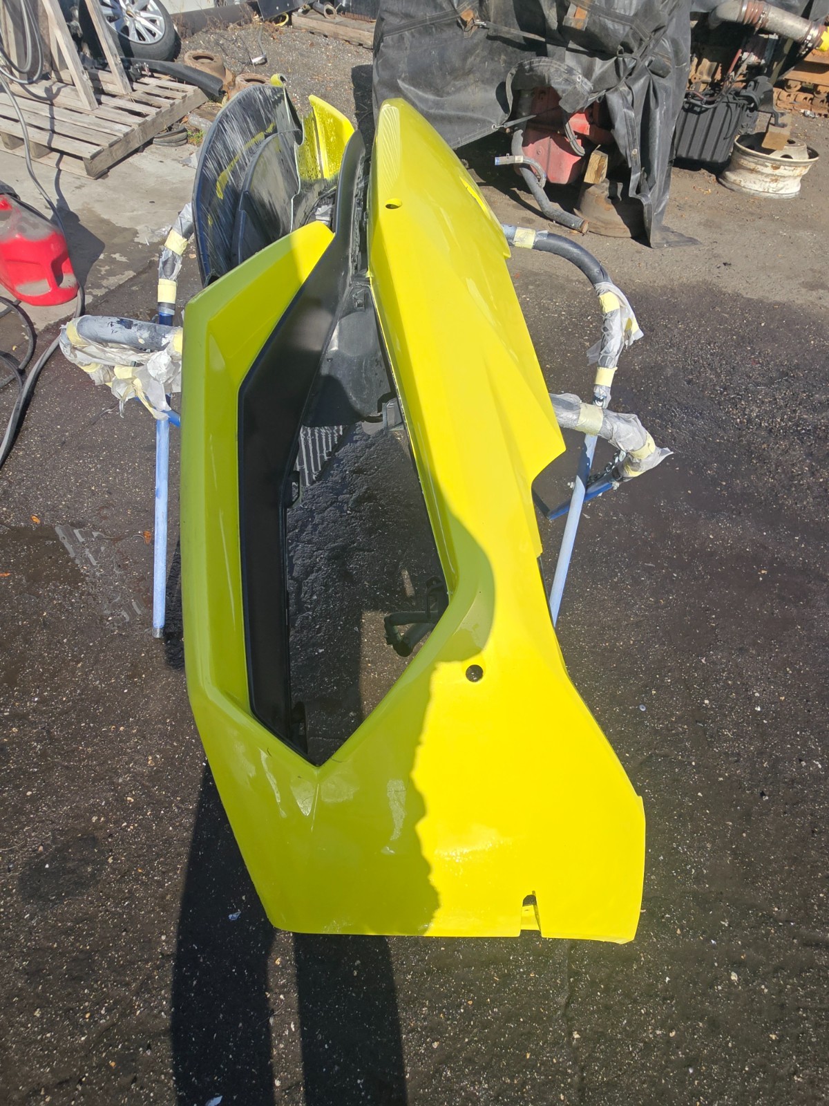 Damaged  2018 lamborghini bumper