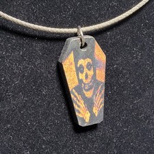 Carmesí Fantasma Ataúd Tapa Corte Láser Collar Hallowen Punk Clásico Horror Gótico