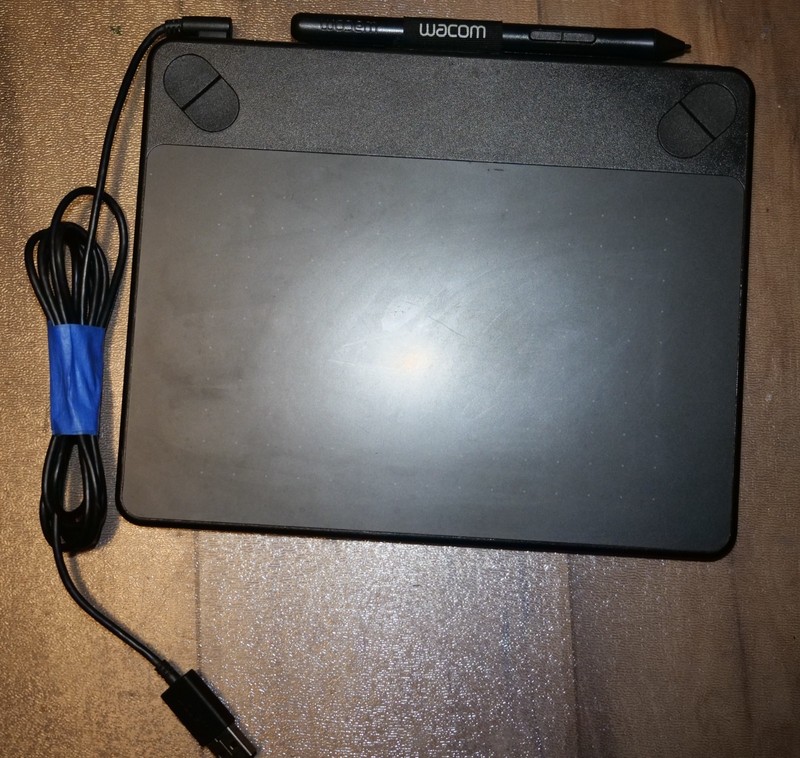 Wacom Intuos Pen & Touch Tablet CTH-490 & Pen