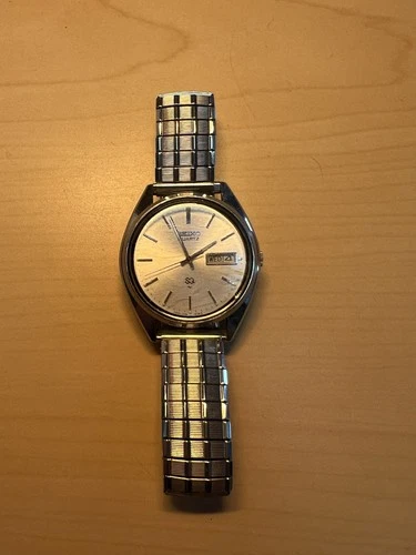 Seiko Men's Vintage Quartz Silver Stainless Steel Stretch Band Running