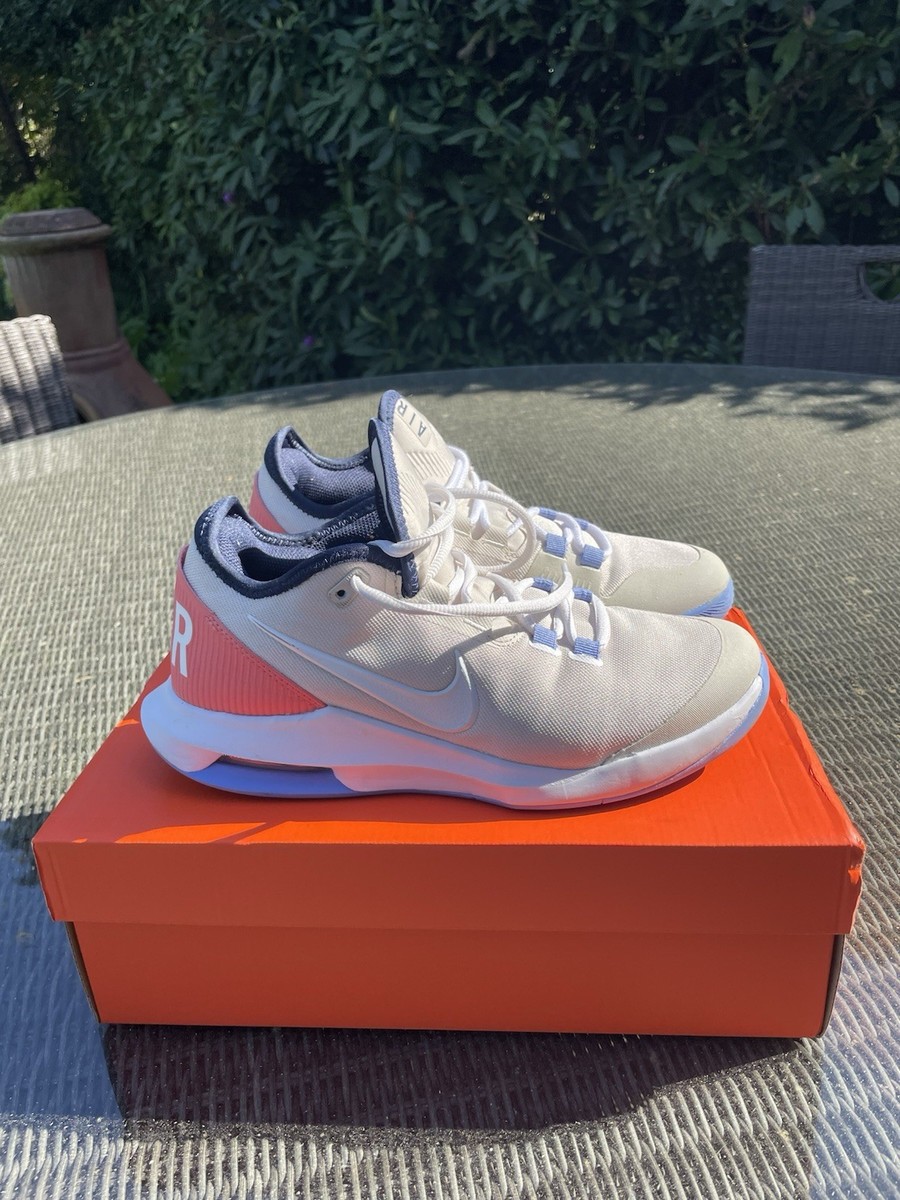 nike trainers colour