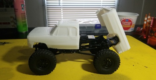 AXIAL SCX24 1ST GEN DODGE RAM MUD TRUCK FIRST GENERATION W/MAGNETIC MOUNTS - Picture 12 of 12