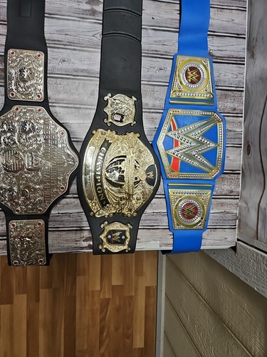 3 Wwe Kids Plastic Used Belts - Picture 6 of 6