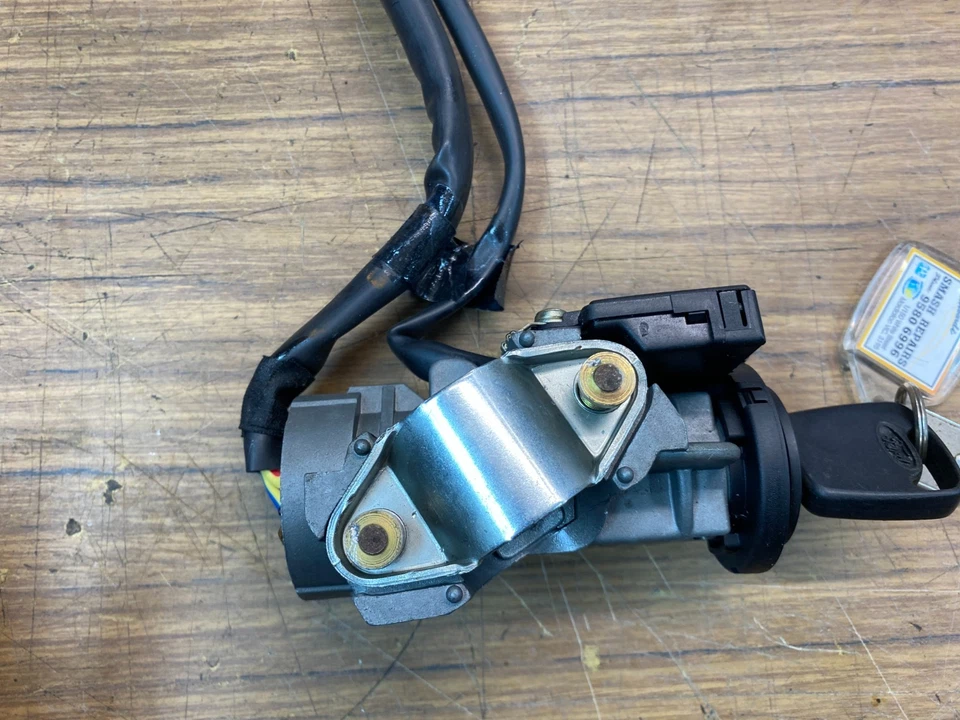 Ford Falcon AU S2, S3 barril de encendido + llave Foto 4 de 4