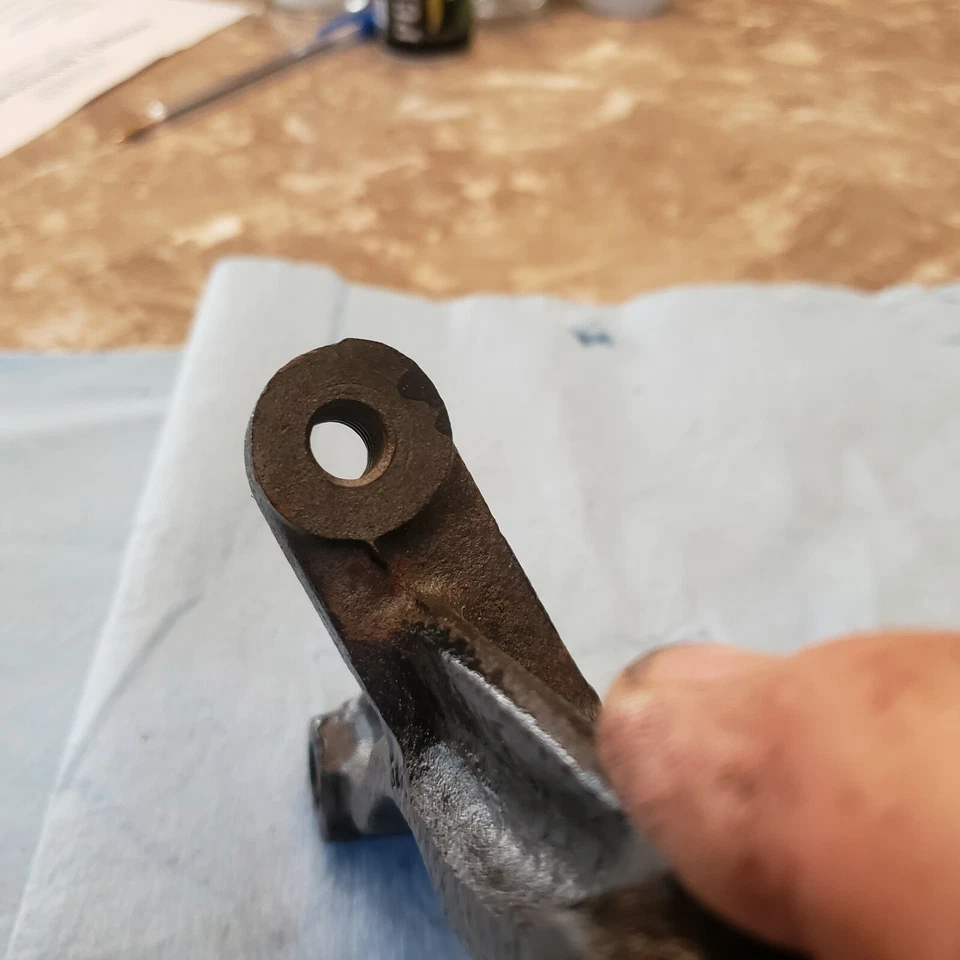 1969-81 CHEVY V8 MOTOR AC BRACKET PICKUP 3832435 NOVA CAMARO CHEVELLE FABRICANTE DE EQUIPAMENTO ORIGINAL - Imagem 3 de 3