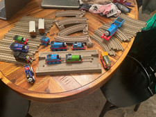 Large Thomas Lot 19 pieces 2006 tracks and 14 trains/cars