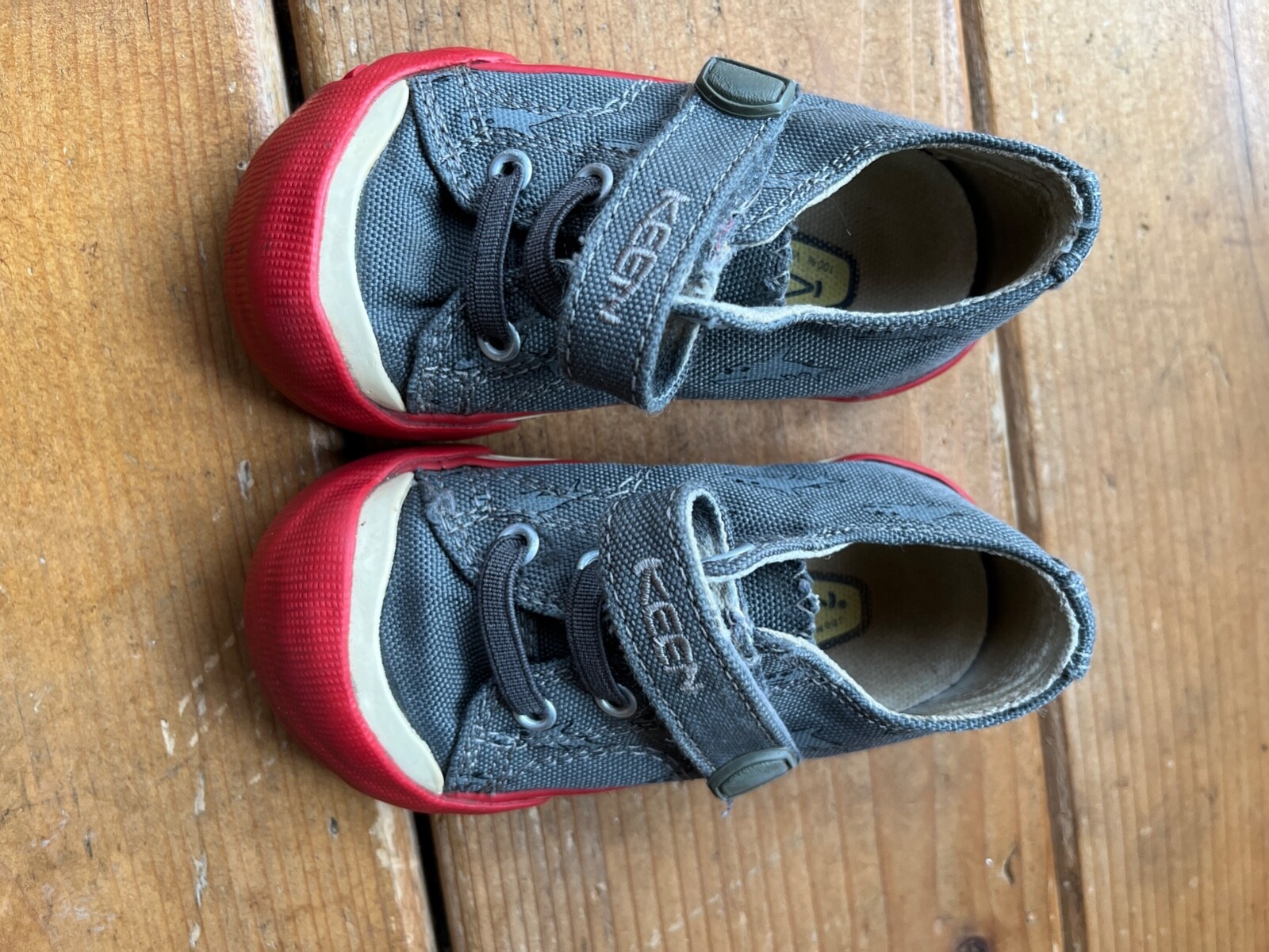 Scarpe da ginnastica in gomma Keen Coronado taglia 5 T punta in gomma tela grigio gancio