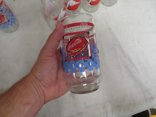 SET OF 8 COCA COLA GLASSES CHRISTMAS BEAR - Picture 6 of 6