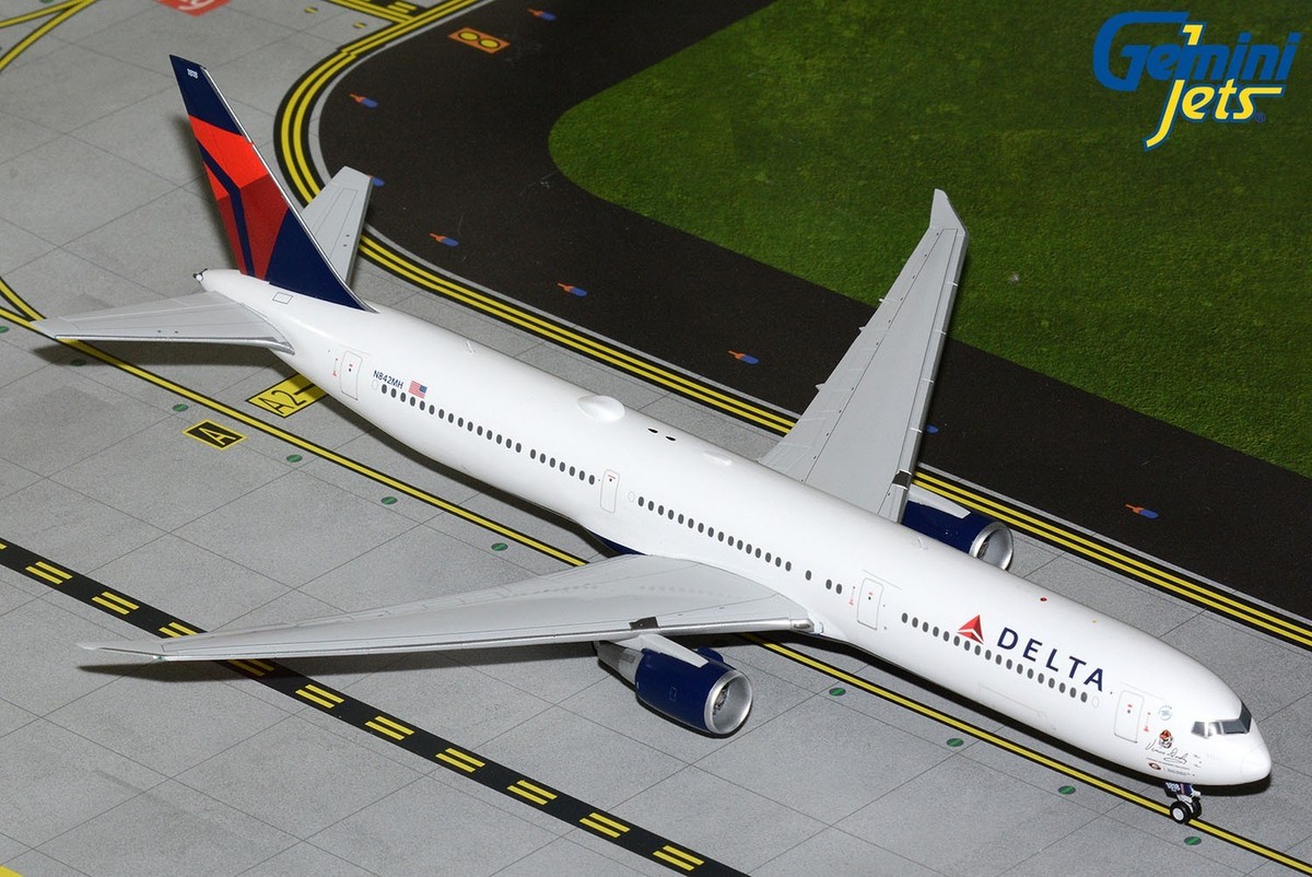 Delta Boeing 767-400ER N842MH Vince Dooley GeminiJets G2DAL1444 1