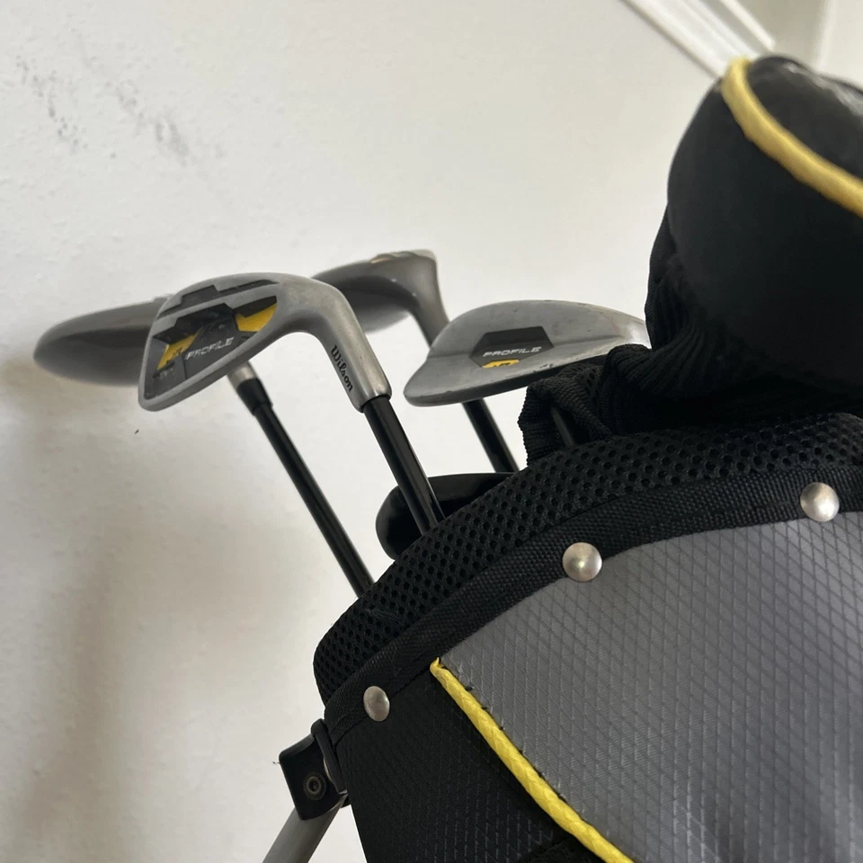 Conjunto de bolsa de tacos de golfe Wilson Profile JR com driver, híbrido, ferro curto e wedge - Imagem 2 de 3
