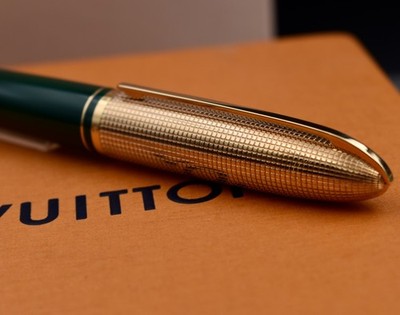 LOUIS VUITTON Doc Green Lacquer & Gold Finish Ballpoint Pen (BP