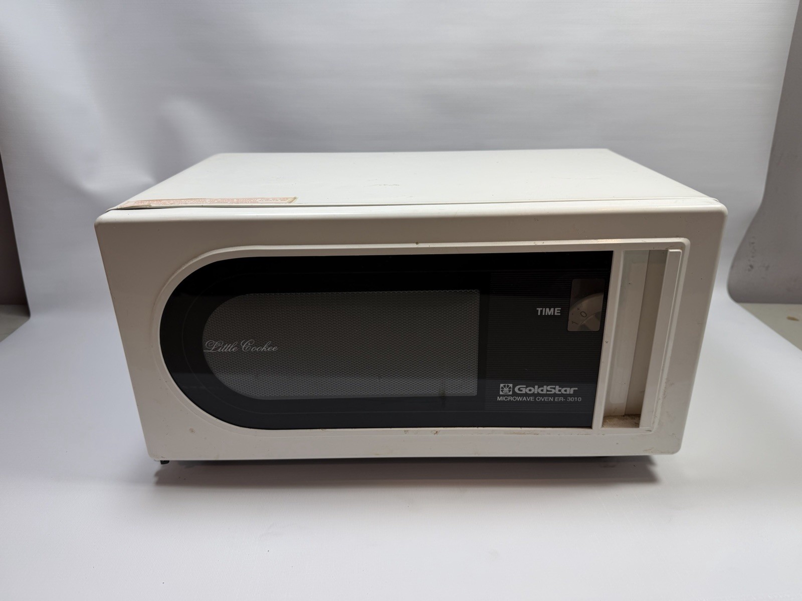 Goldstar Little Cookee ER-3010 Microwave Oven Vintage 90s Compact Dial