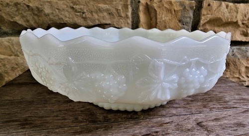 VTG Anchor Hocking Fire King Milk Glass Bowl 10" Wide Grape Vine MCM - Picture 4 of 6