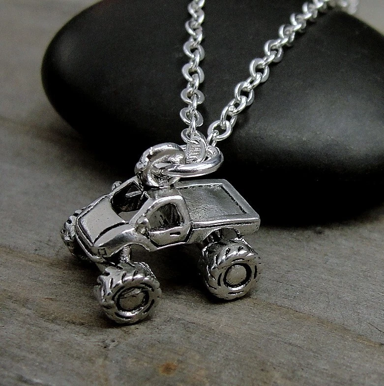 Collar Monster Truck de Plata - Dije Camión de Carreras - Dije Monster Truck Joyería Foto 2 de 4