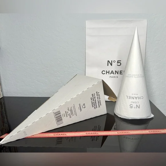 【新品未開封】CHANEL シャネル N°5 ミステリーボックス NEW CHANEL N°5 L'EAU Mystery Box Factory 5 Collection Pochette SET