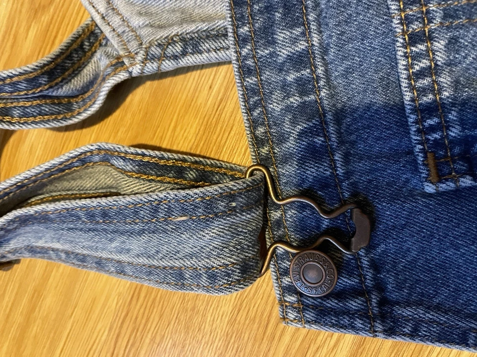 Levi Women Dungaree Shorts Size M BNWT - Image 4 of 4