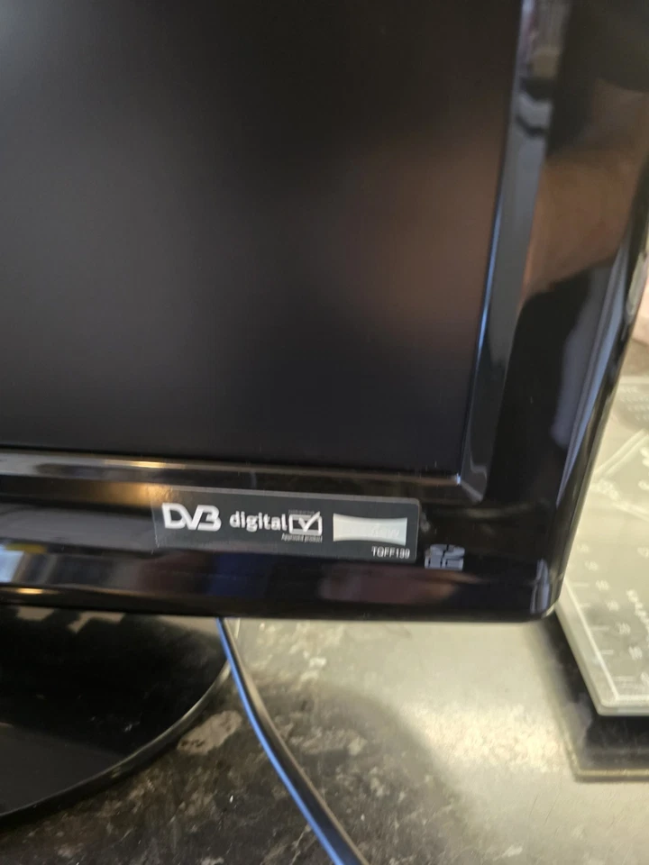 Panasonic Viera 19” LCD TV TX-L19X10B Freeview HDMI SCART Including Remote & Box - Image 2 of 4