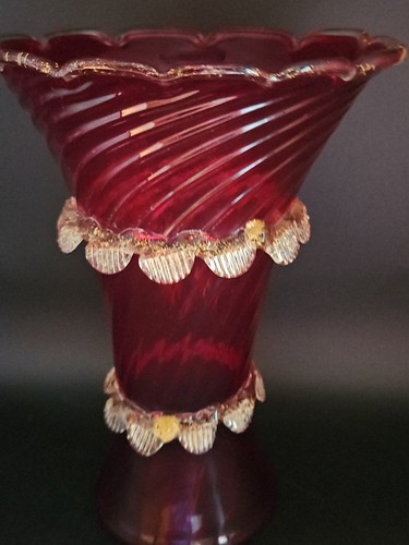 Vtg Ruby Red Murano Mazzega Vase c. 1950s Gold Accents Trumpet Shaped 8 1/2 Inch - Picture 2 of 17
