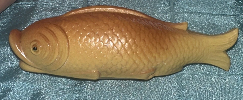 Molde soplado de celuloide de peces de colección juguete de pescador gran ejemplo 4,5” de largo hecho en EE. UU. Foto 2 de 4