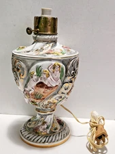 BEAUTIFUL VINTAGE PORTUGUESE PORCELAIN HAND PAINTED TABLE LAMP ALCOBAÇA