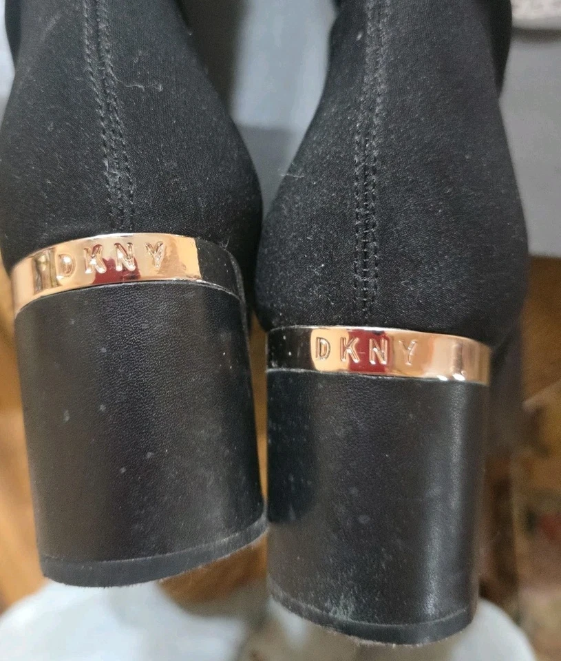 Botas hasta la rodilla DKNY vintage cromadas, espuma y tela elásticas talla 9 medianas Foto 4 de 4