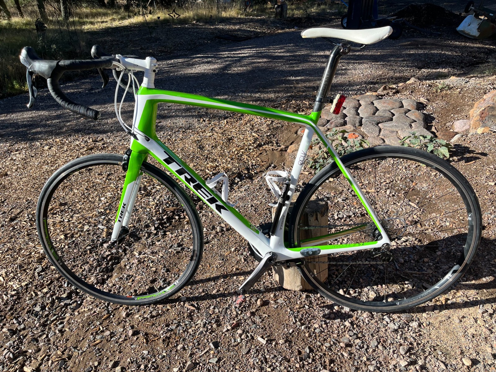 Trek Madone 5.2 carbon frame road bike good condition, green and white classic