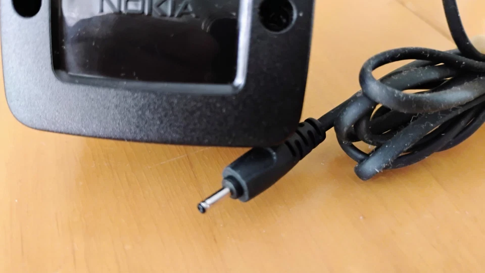 Genuine Nokia AC-3X Black 5V 350mA Small Pin Mains Wall Charger for Nokia 2760 - Image 3 of 4