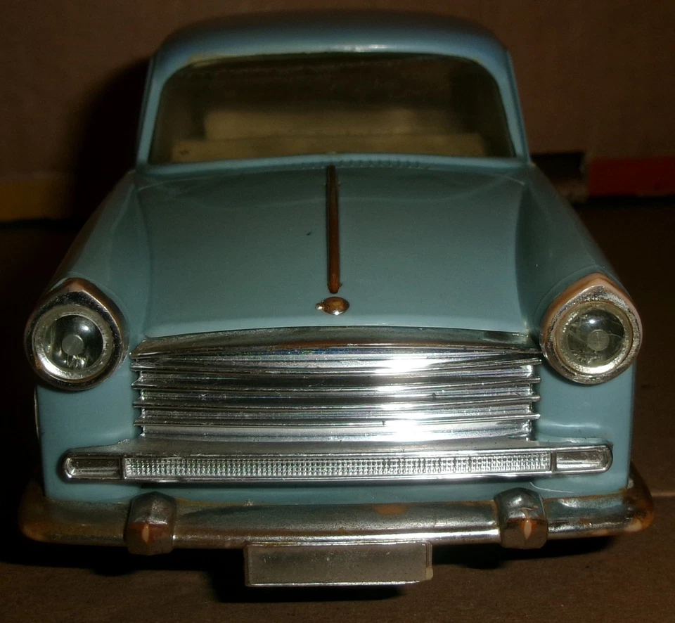 OK TOYS No.3356 - MORRIS OXFORD V pale blue Battery Operated made in Hong Kong - Image 3 of 4
